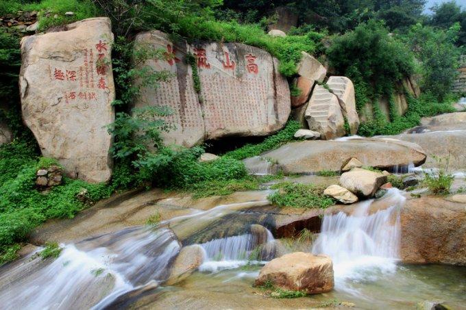 摆鲜花 迎新春